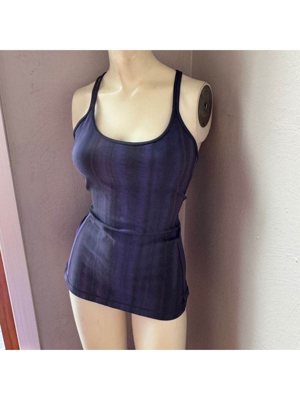 Lululemon purple racer back tank top with built in bra size 6 NWOT - Picture 1 of 13